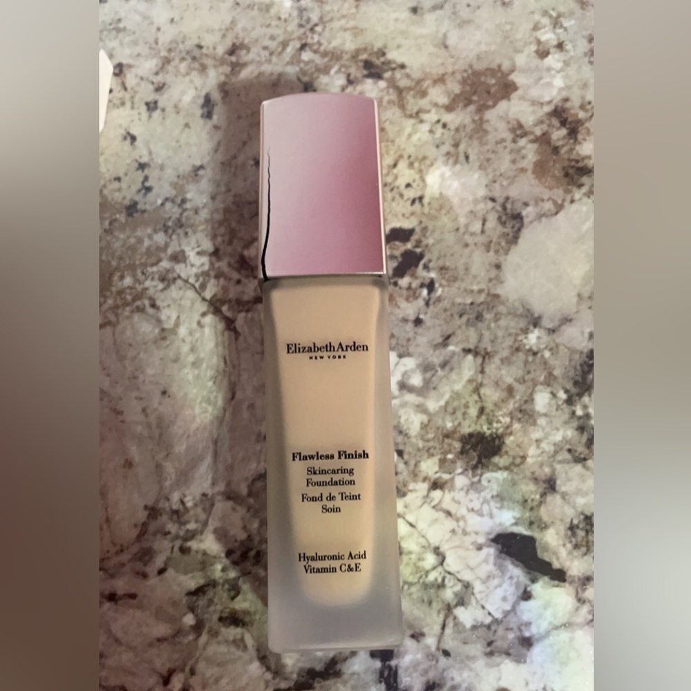 Elizabeth Arden Flawless Finish Skincaring Foundation in shade 300N